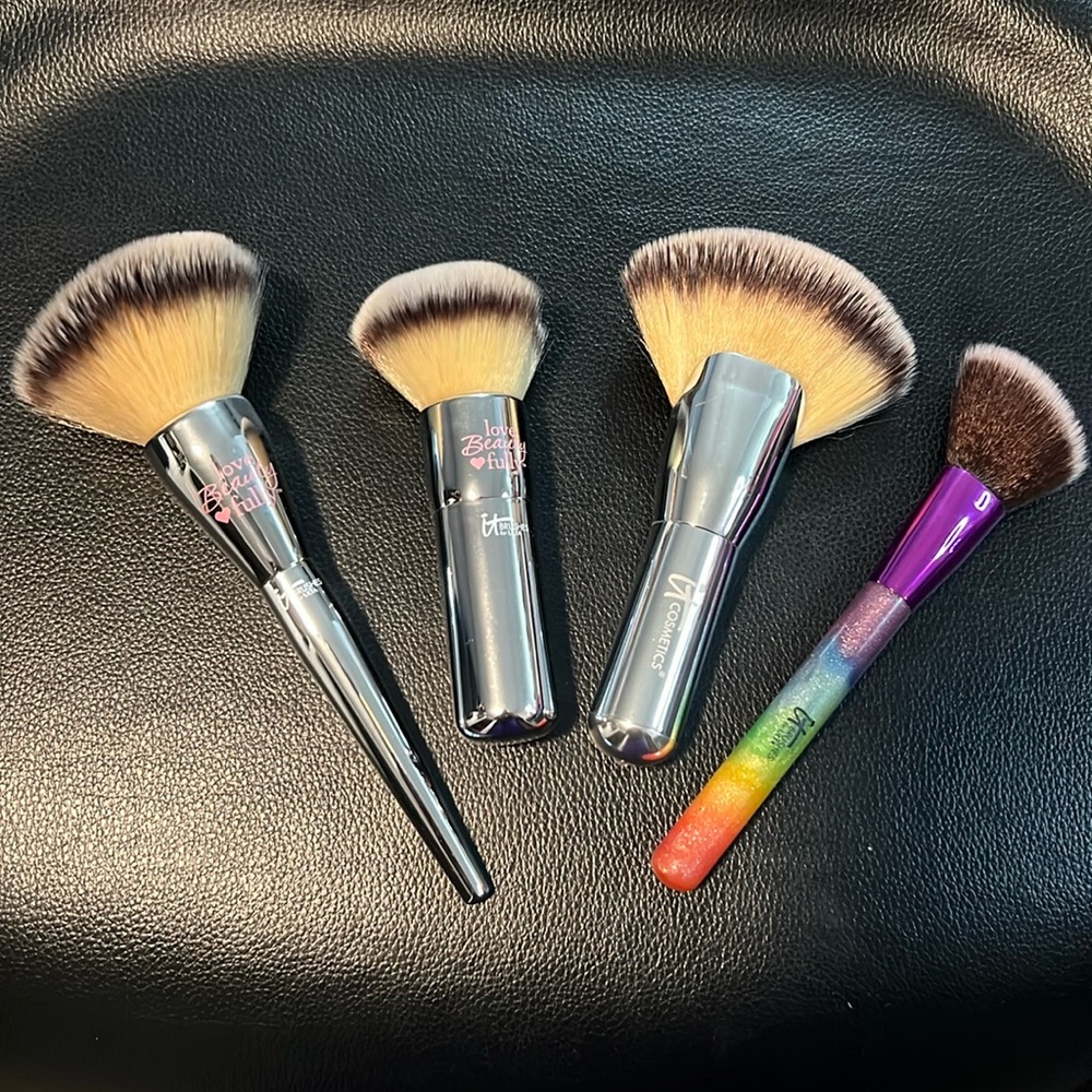 🌈🩶 IT COSMETICS Huge Brush Lot of 4 Powder Bronzer Mega Fan Show Your Pride